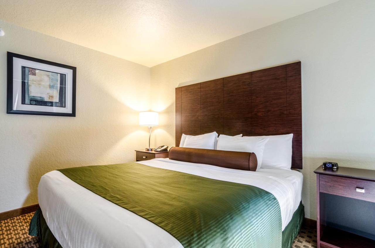 Cobblestone Inn & Suites Cambridge Экстерьер фото