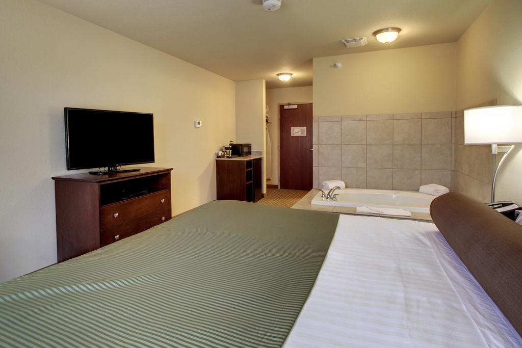 Cobblestone Inn & Suites Cambridge Номер фото