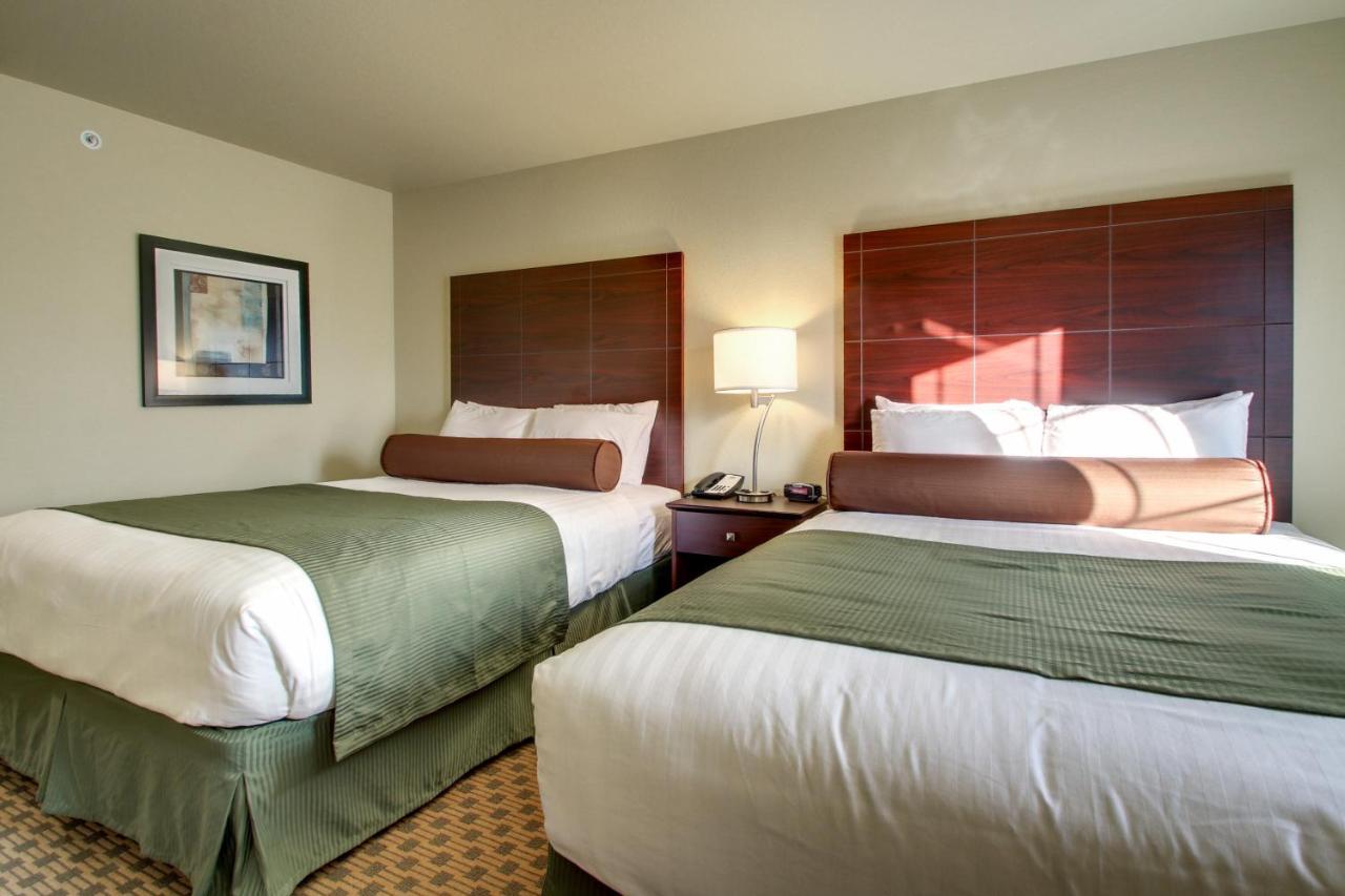 Cobblestone Inn & Suites Cambridge Экстерьер фото