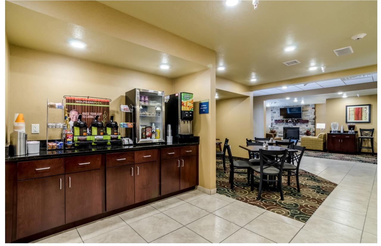 Cobblestone Inn & Suites Cambridge Экстерьер фото